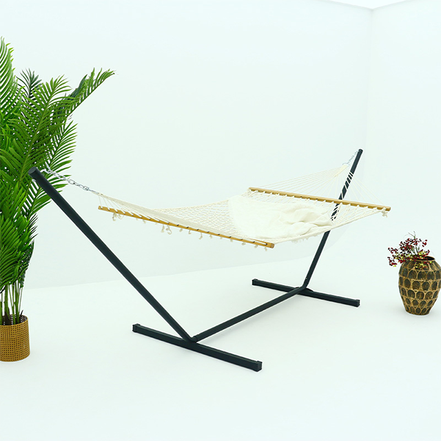 Traditsiooniline k&auml;sitsi kootud puuvillasest k&ouml;iest vaba pikenduskettidega v&otilde;rkkiik v&auml;litingimustes mahutab kaks inimest, kandev&otilde;ime 440 naela